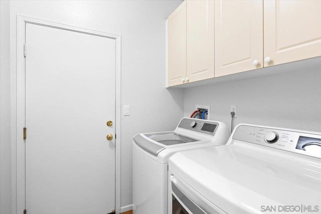 2385 Amber Oak Ln, Escondido, CA 92027