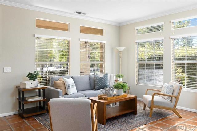 2385 Amber Oak Ln, Escondido, CA 92027