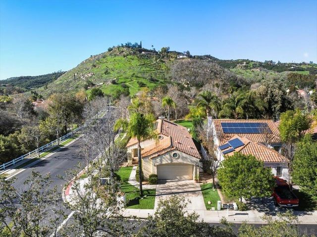 2385 Amber Oak Ln, Escondido, CA 92027