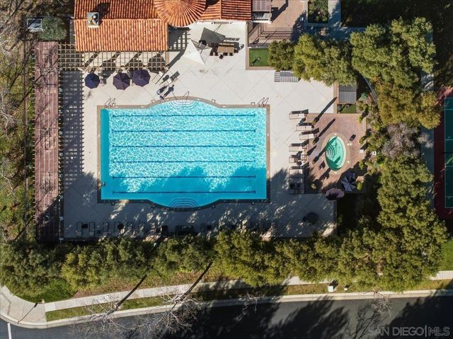 2385 Amber Oak Ln, Escondido, CA 92027