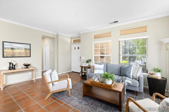 2385 Amber Oak Ln, Escondido, CA 92027