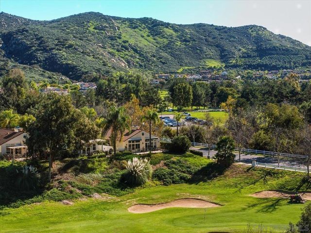 2385 Amber Oak Ln, Escondido, CA 92027