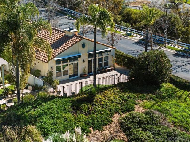 2385 Amber Oak Ln, Escondido, CA 92027