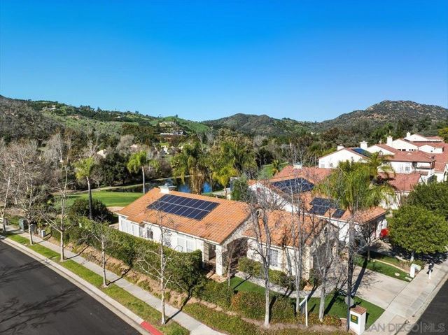 2385 Amber Oak Ln, Escondido, CA 92027