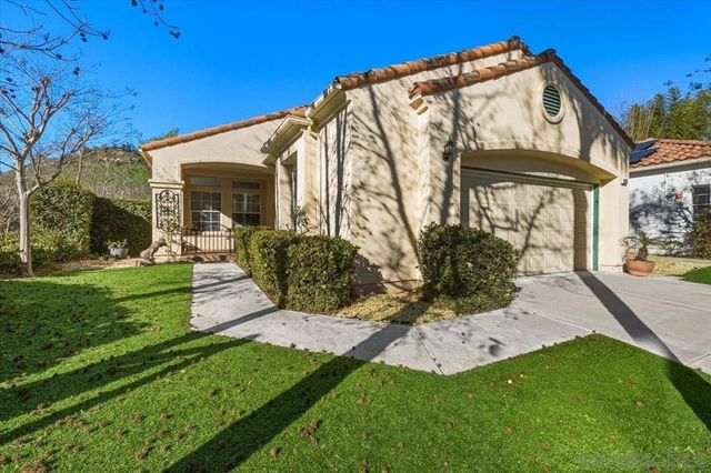 2385 Amber Oak Ln, Escondido, CA 92027