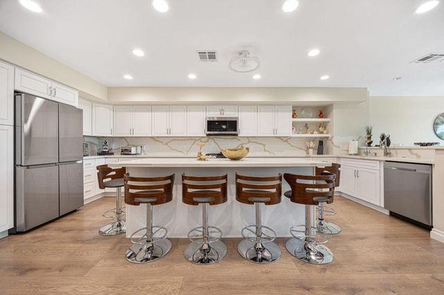 18 N Kavenish Drive, Rancho Mirage, CA 92270