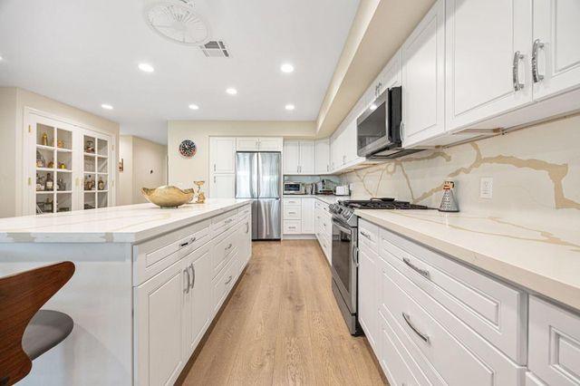 18 N Kavenish Drive, Rancho Mirage, CA 92270