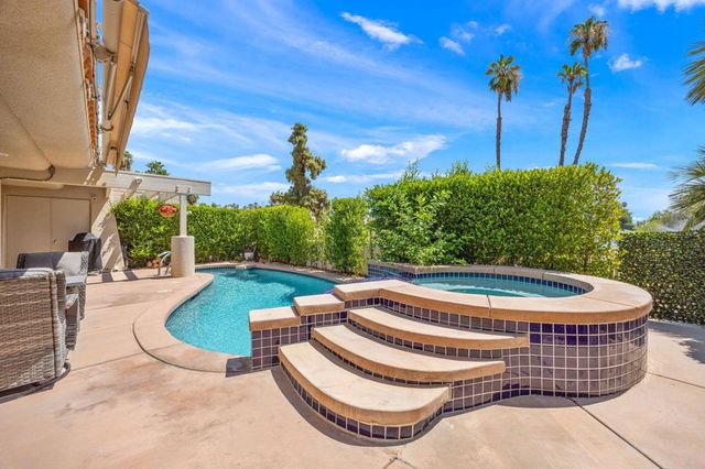 18 N Kavenish Drive, Rancho Mirage, CA 92270