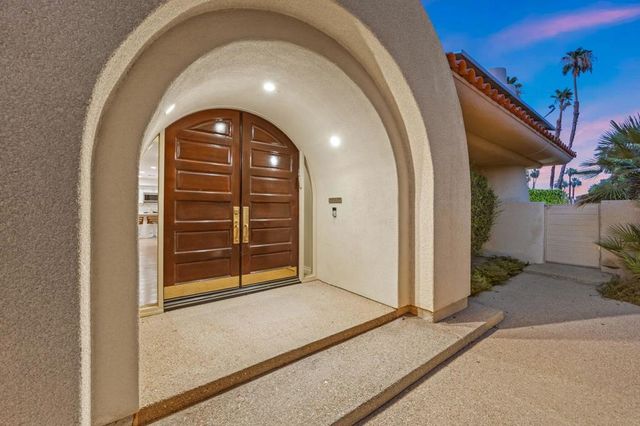 18 N Kavenish Drive, Rancho Mirage, CA 92270