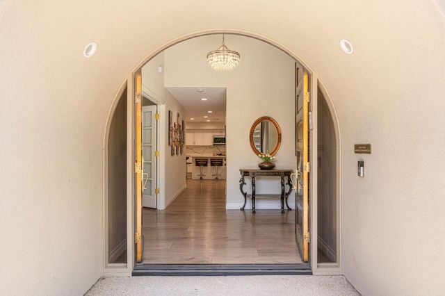 18 N Kavenish Drive, Rancho Mirage, CA 92270