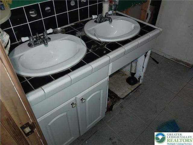 2108 Fox Road, Lehman Twp, PA 18324