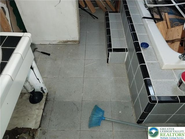 2108 Fox Road, Lehman Twp, PA 18324