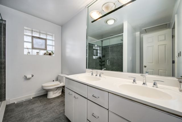 8938 Keeler Avenue, Skokie, IL 60076