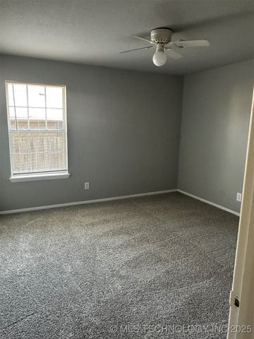 8721 E 60th Street, Tulsa, OK 74145