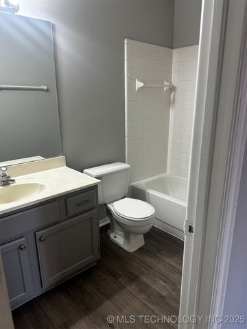 8721 E 60th Street, Tulsa, OK 74145