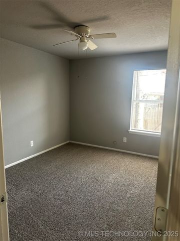 8721 E 60th Street, Tulsa, OK 74145