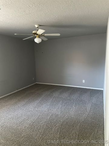 8721 E 60th Street, Tulsa, OK 74145