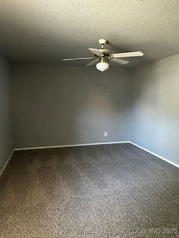 8721 E 60th Street, Tulsa, OK 74145