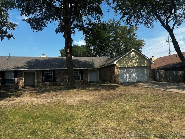 8721 E 60th Street, Tulsa, OK 74145