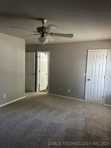 8721 E 60th Street, Tulsa, OK 74145