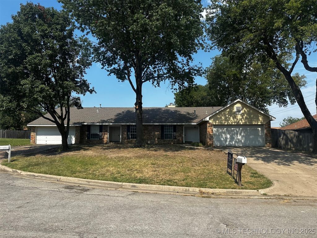 8721 E 60th Street, Tulsa, OK 74145