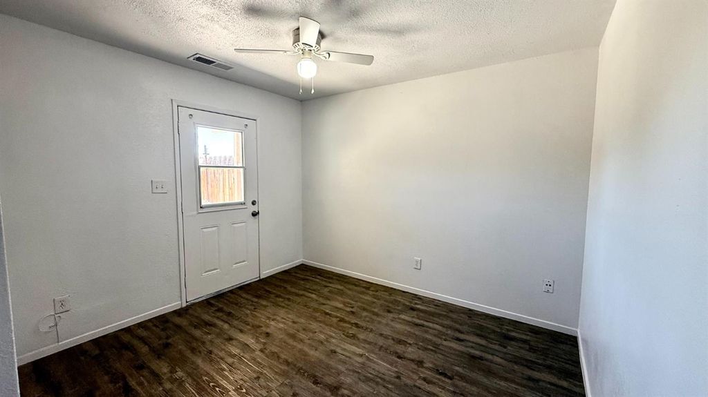 Image 11 of property listing at 665 S Coalinga Street, Coalinga, CA 93210