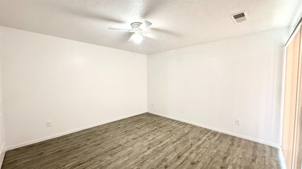 Image 13 of property listing at 665 S Coalinga Street, Coalinga, CA 93210