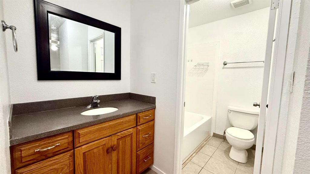 Image 15 of property listing at 665 S Coalinga Street, Coalinga, CA 93210