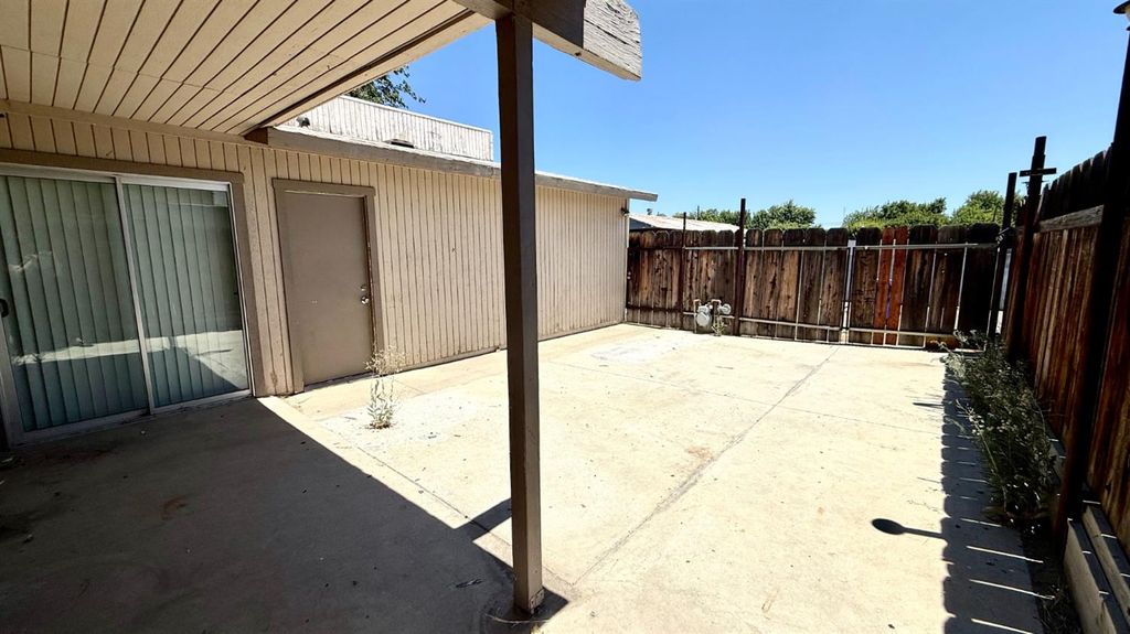 Image 16 of property listing at 665 S Coalinga Street, Coalinga, CA 93210