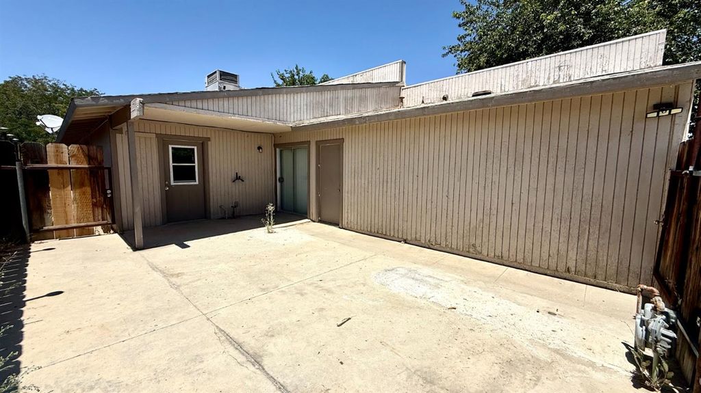 Image 17 of property listing at 665 S Coalinga Street, Coalinga, CA 93210