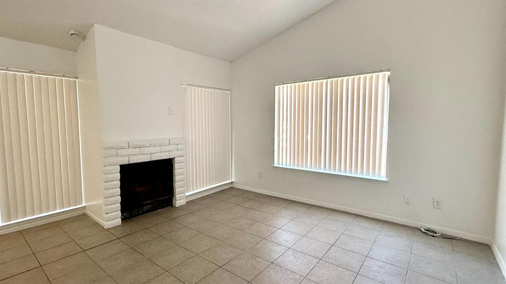 Image 4 of property listing at 665 S Coalinga Street, Coalinga, CA 93210