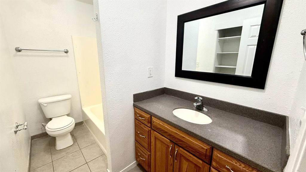 Image 8 of property listing at 665 S Coalinga Street, Coalinga, CA 93210