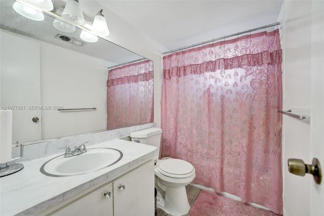 4650 Washington Street 209, Hollywood, FL 33021