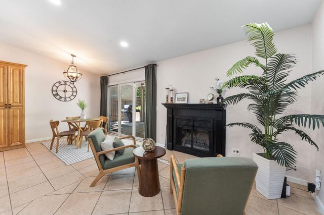 8645 Prairiewoods Dr, Sacramento, CA 95828