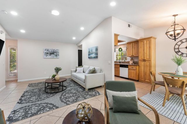 8645 Prairiewoods Dr, Sacramento, CA 95828