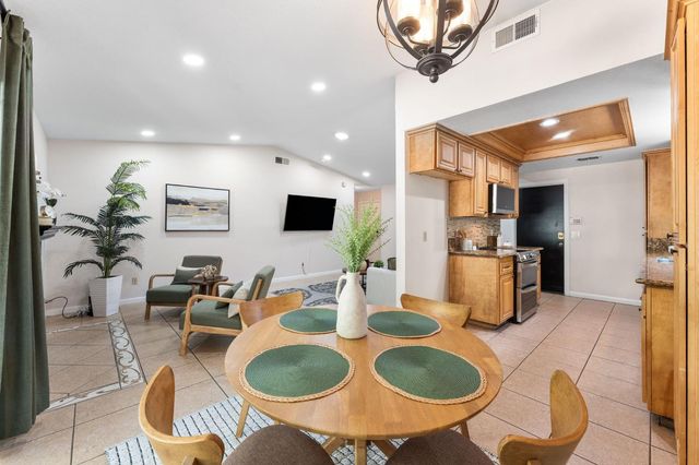 8645 Prairiewoods Dr, Sacramento, CA 95828