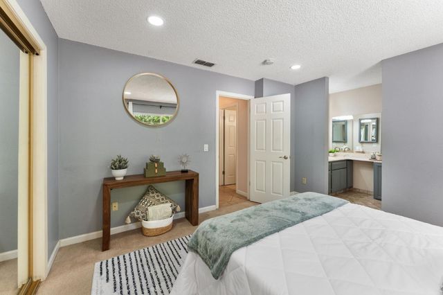 8645 Prairiewoods Dr, Sacramento, CA 95828