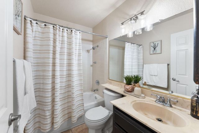 8645 Prairiewoods Dr, Sacramento, CA 95828
