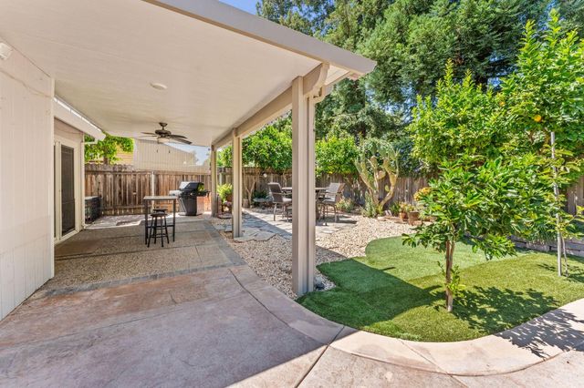 8645 Prairiewoods Dr, Sacramento, CA 95828