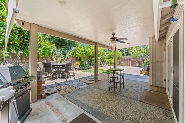 8645 Prairiewoods Dr, Sacramento, CA 95828
