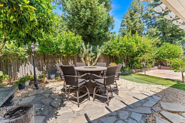8645 Prairiewoods Dr, Sacramento, CA 95828