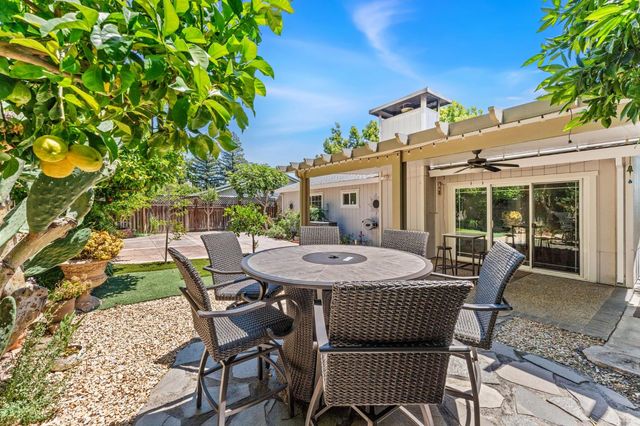 8645 Prairiewoods Dr, Sacramento, CA 95828