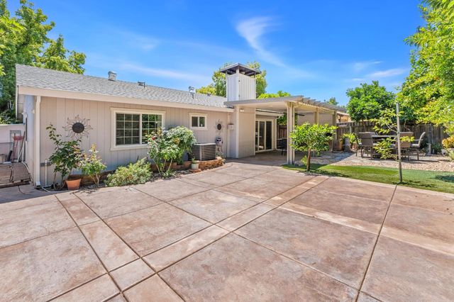 8645 Prairiewoods Dr, Sacramento, CA 95828