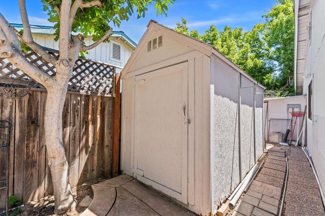 8645 Prairiewoods Dr, Sacramento, CA 95828