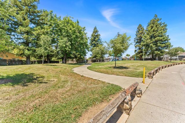 8645 Prairiewoods Dr, Sacramento, CA 95828