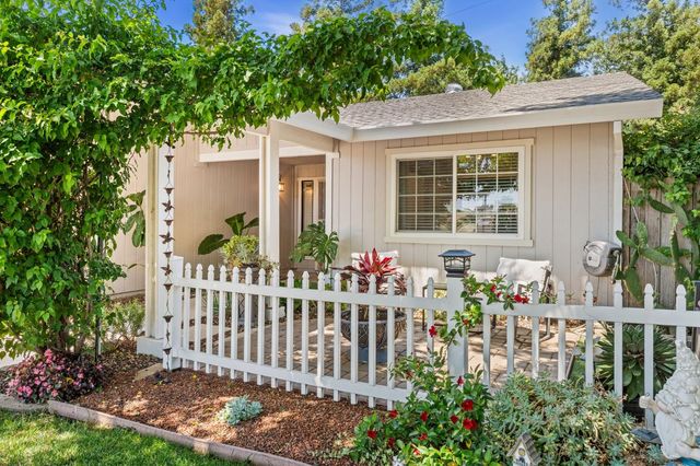 8645 Prairiewoods Dr, Sacramento, CA 95828