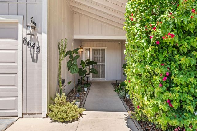 8645 Prairiewoods Dr, Sacramento, CA 95828