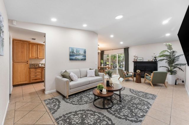 8645 Prairiewoods Dr, Sacramento, CA 95828