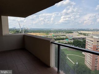 1101 S ARLINGTON RIDGE RD #1014, Arlington, VA 22202