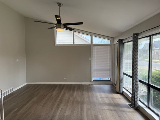 8340 S Dorchester Avenue, Chicago, IL 60619